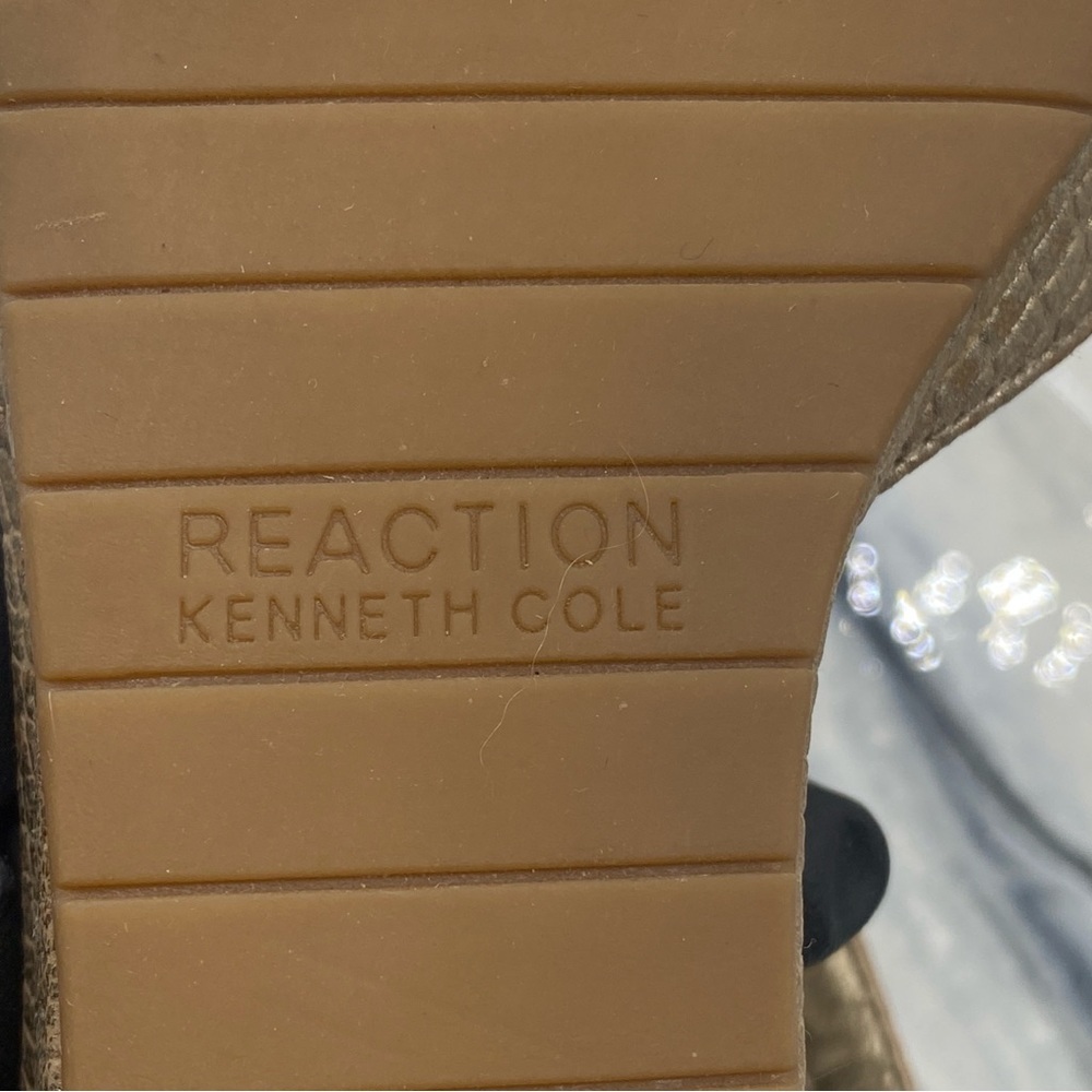 NWT Kenneth Cole Reaction gold wedges Size 7 M - Picture 11 of 11